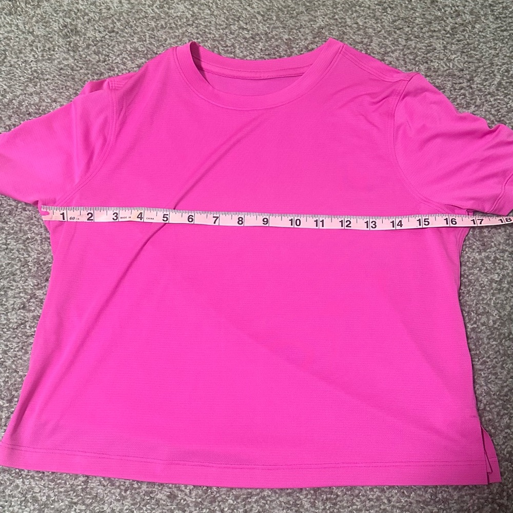 Lululemon - Women’s Sonic Pink Cropped Top - Size 6 - Picture 3 of 4